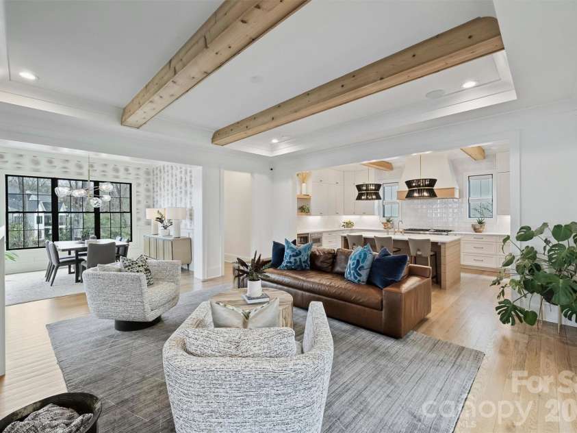 4542 Montclair Avenue, Charlotte, NC 28211.  MLS# CAR4353432, YatesRealty ID 12780. 