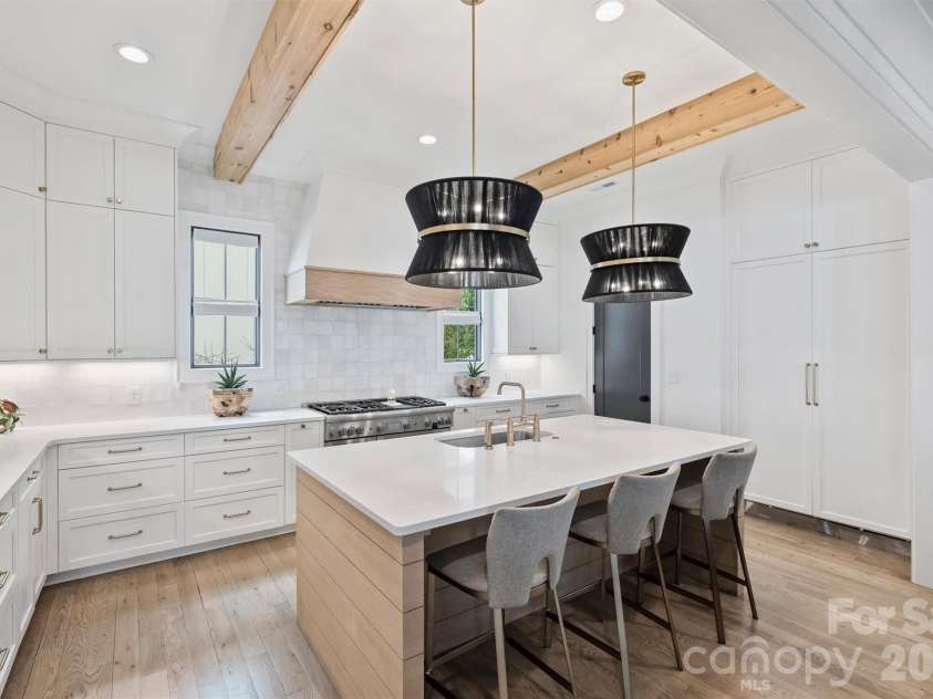 4542 Montclair Avenue, Charlotte, NC 28211.  MLS# CAR4353432, YatesRealty ID 12780. 