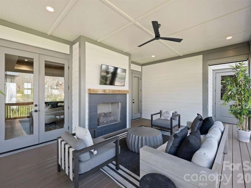 4542 Montclair Avenue, Charlotte, NC 28211.  MLS# CAR4353432, YatesRealty ID 12780. 