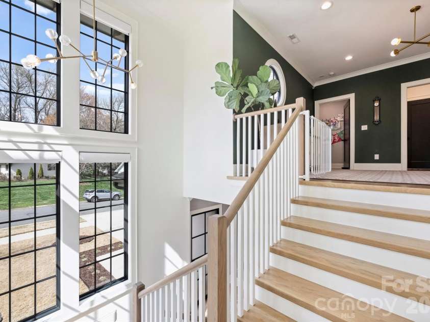 4542 Montclair Avenue, Charlotte, NC 28211.  MLS# CAR4353432, YatesRealty ID 12780. 