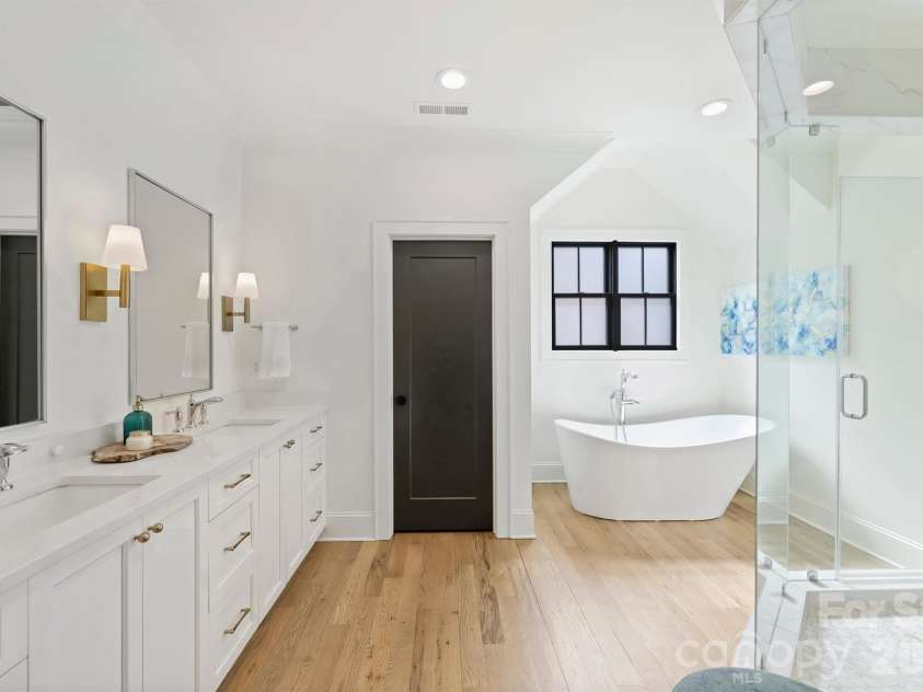4542 Montclair Avenue, Charlotte, NC 28211.  MLS# CAR4353432, YatesRealty ID 12780. 