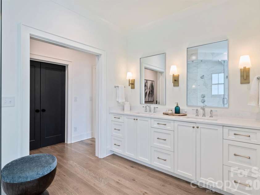 4542 Montclair Avenue, Charlotte, NC 28211.  MLS# CAR4353432, YatesRealty ID 12780. 