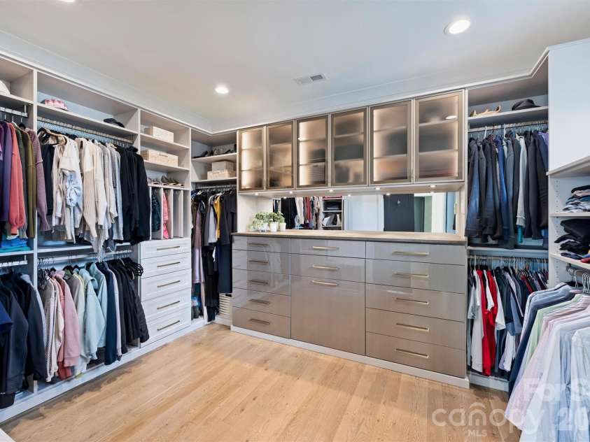 4542 Montclair Avenue, Charlotte, NC 28211.  MLS# CAR4353432, YatesRealty ID 12780. 