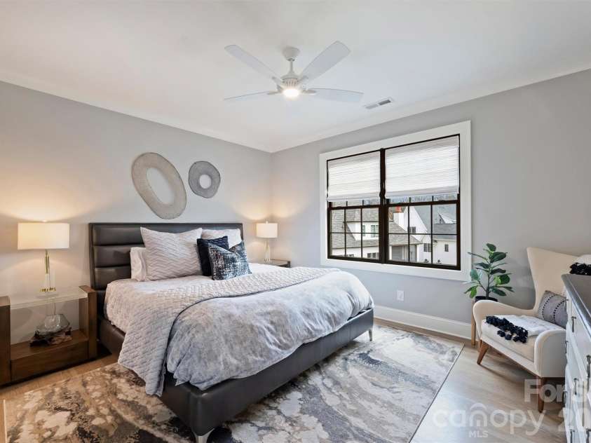 4542 Montclair Avenue, Charlotte, NC 28211.  MLS# CAR4353432, YatesRealty ID 12780. 