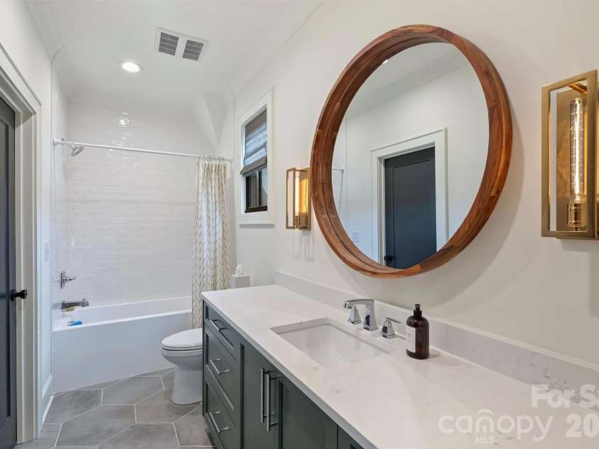 4542 Montclair Avenue, Charlotte, NC 28211.  MLS# CAR4353432, YatesRealty ID 12780. 