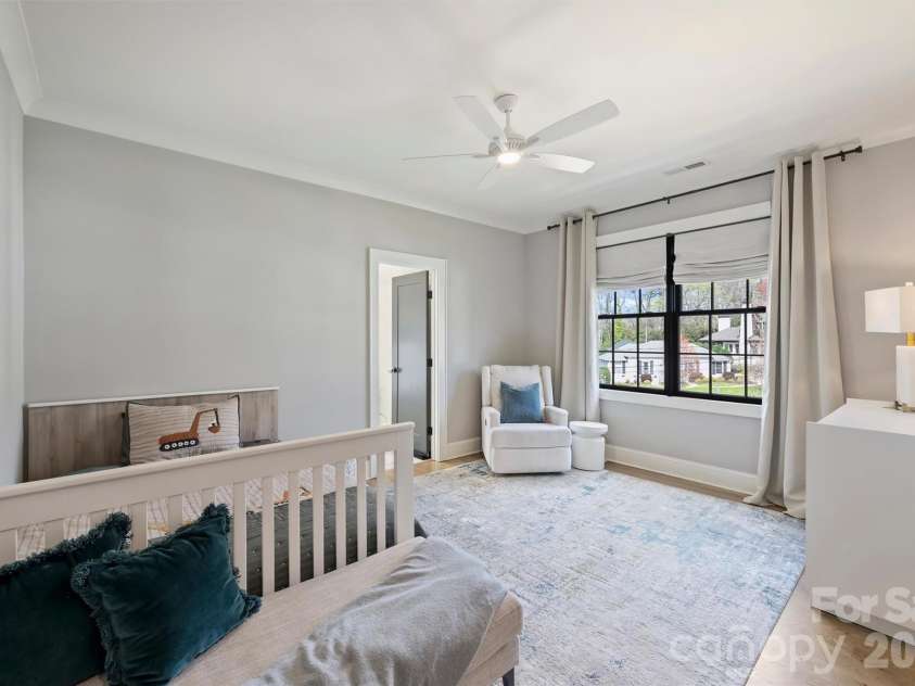 4542 Montclair Avenue, Charlotte, NC 28211.  MLS# CAR4353432, YatesRealty ID 12780. 