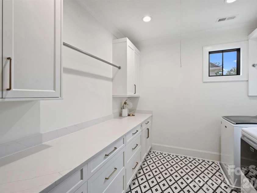 4542 Montclair Avenue, Charlotte, NC 28211.  MLS# CAR4353432, YatesRealty ID 12780. 