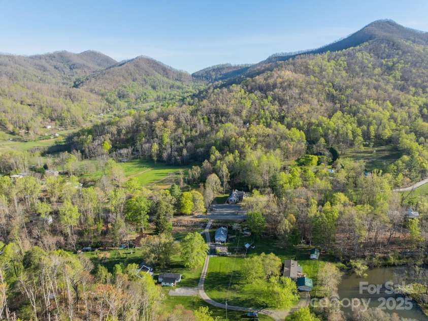 15 Curly Willow Lane, Weaverville, NC 28787.  MLS# CAR4246546, YatesRealty ID 12781. 