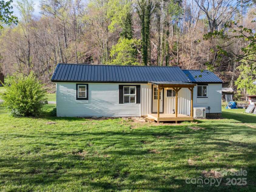 15 Curly Willow Lane, Weaverville, NC 28787.  MLS# CAR4246546, YatesRealty ID 12781. 