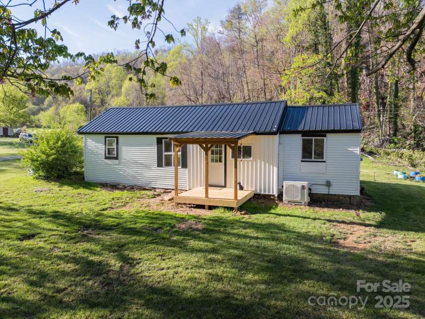 15 Curly Willow Lane, Weaverville, NC 28787.  MLS# CAR4246546, YatesRealty ID 12781. 
