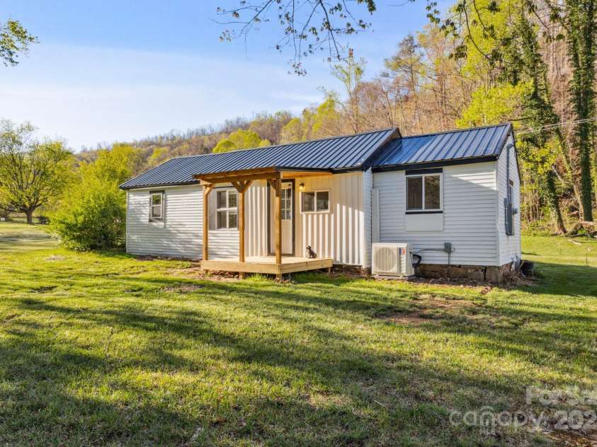 15 Curly Willow Lane, Weaverville, NC 28787.  MLS# CAR4246546, YatesRealty ID 12781. 