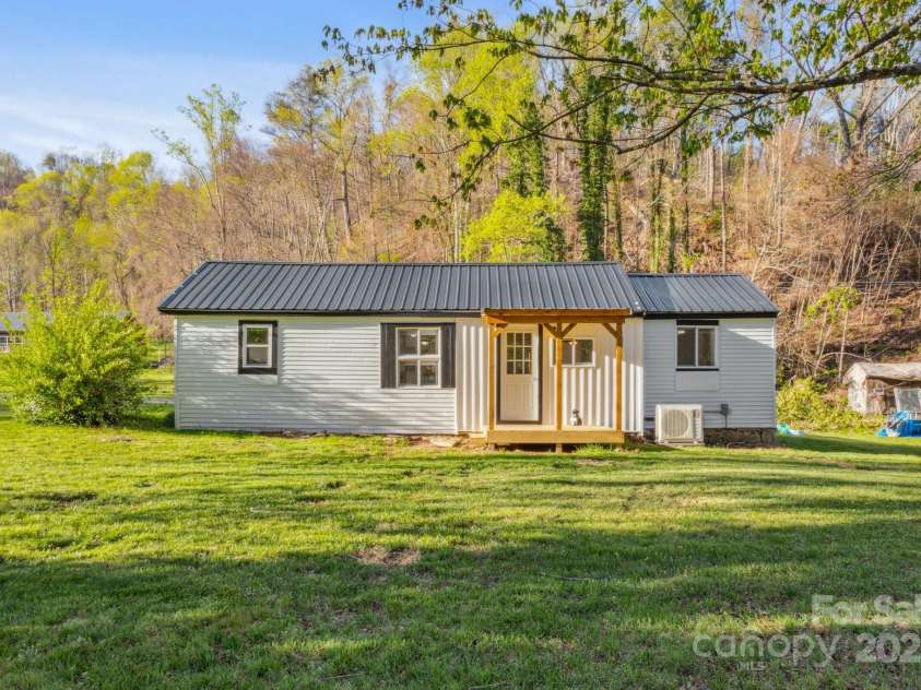 15 Curly Willow Lane, Weaverville, NC 28787.  MLS# CAR4246546, YatesRealty ID 12781. Level front yard