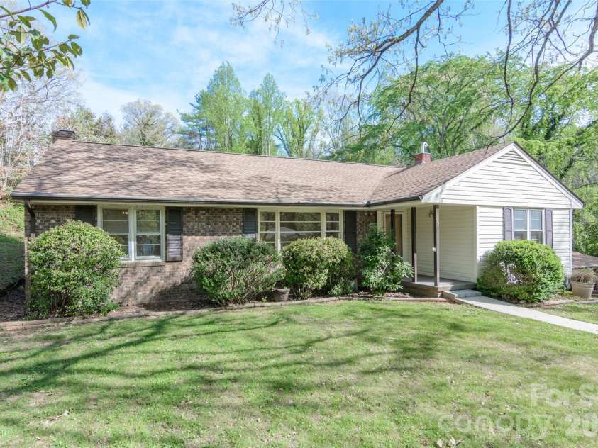 261 Cedar Lane, Arden, NC 28704.  MLS# CAR4366543, YatesRealty ID 12781. 261 Cedar Lane