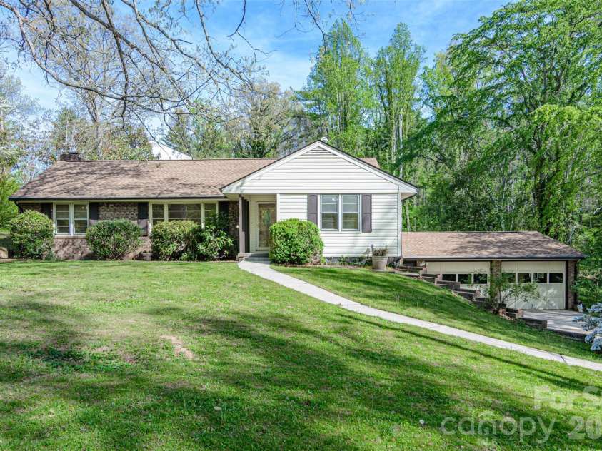 261 Cedar Lane, Arden, NC 28704.  MLS# CAR4366543, YatesRealty ID 12781. 3 BR 1 BA in Royal Pines