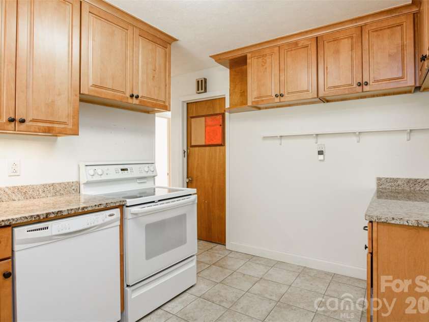 261 Cedar Lane, Arden, NC 28704.  MLS# CAR4366543, YatesRealty ID 12781. 