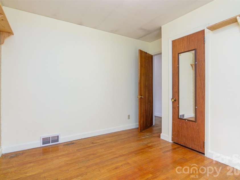 261 Cedar Lane, Arden, NC 28704.  MLS# CAR4366543, YatesRealty ID 12781. 