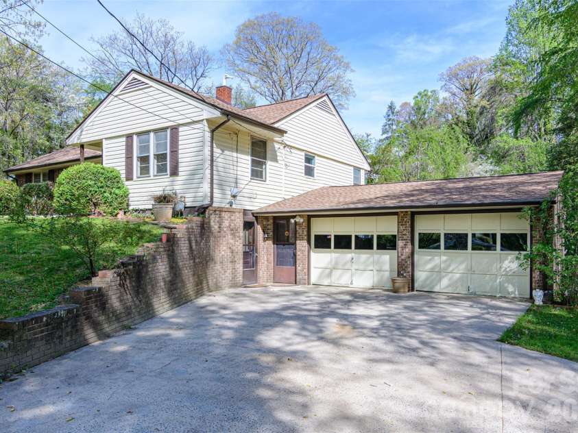 261 Cedar Lane, Arden, NC 28704.  MLS# CAR4366543, YatesRealty ID 12781. 
