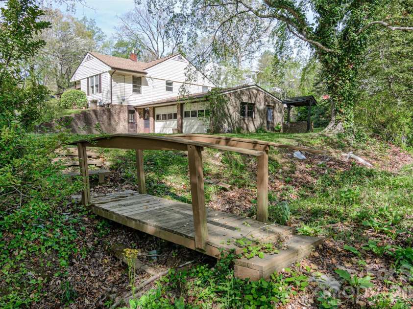261 Cedar Lane, Arden, NC 28704.  MLS# CAR4366543, YatesRealty ID 12781. 