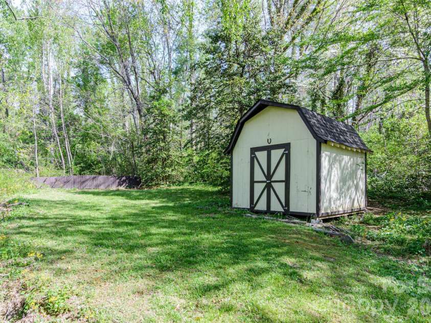 261 Cedar Lane, Arden, NC 28704.  MLS# CAR4366543, YatesRealty ID 12781. 