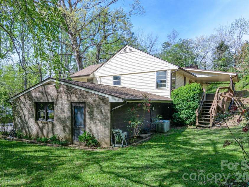 261 Cedar Lane, Arden, NC 28704.  MLS# CAR4366543, YatesRealty ID 12781. 