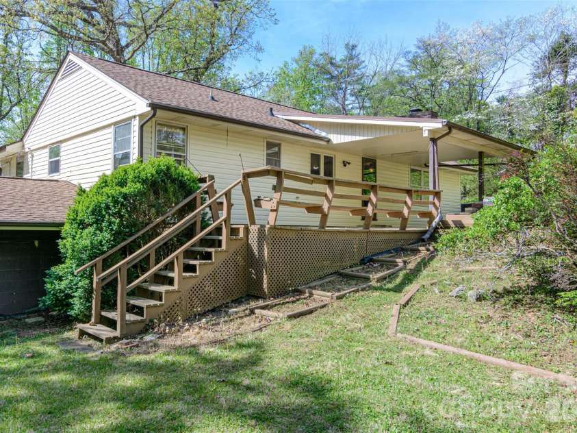 261 Cedar Lane, Arden, NC 28704.  MLS# CAR4366543, YatesRealty ID 12781. 