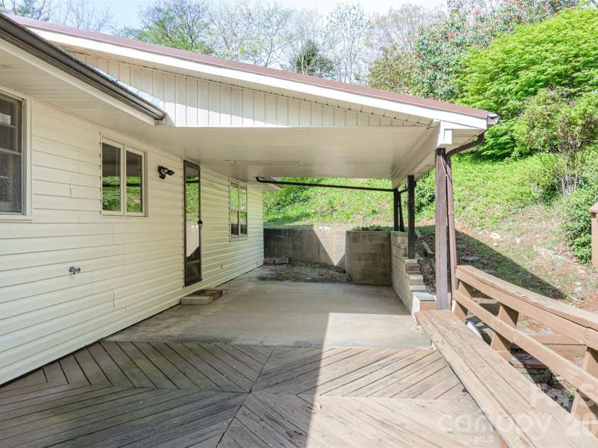 261 Cedar Lane, Arden, NC 28704.  MLS# CAR4366543, YatesRealty ID 12781. 