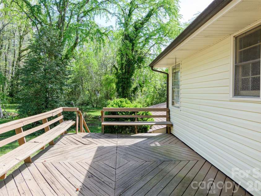 261 Cedar Lane, Arden, NC 28704.  MLS# CAR4366543, YatesRealty ID 12781. 