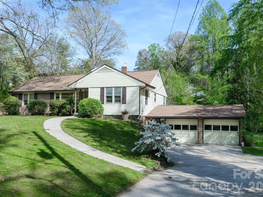 261 Cedar Lane, Arden, NC 28704.  MLS# CAR4366543, YatesRealty ID 12781. 