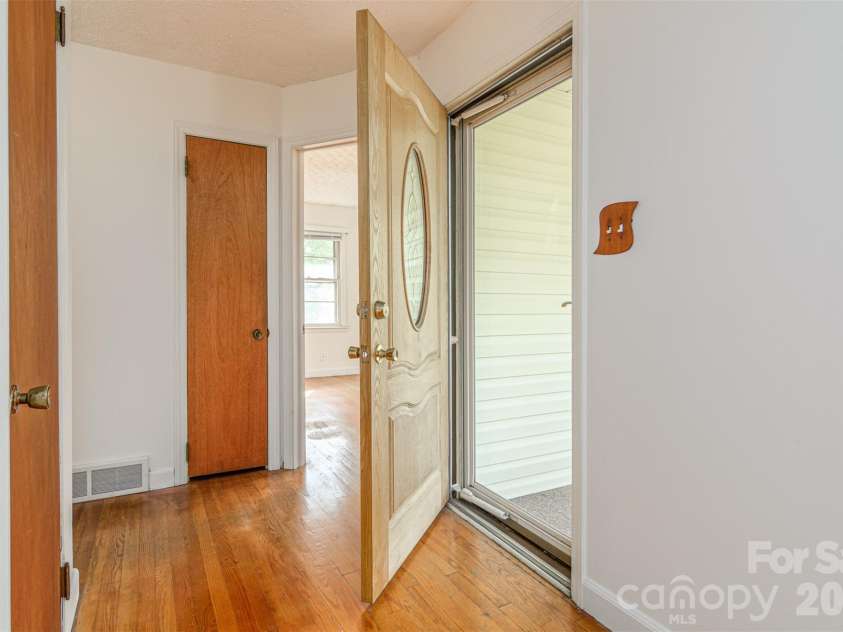 261 Cedar Lane, Arden, NC 28704.  MLS# CAR4366543, YatesRealty ID 12781. Come On In!
