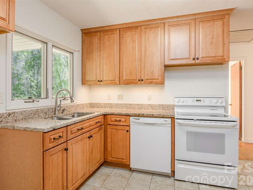 261 Cedar Lane, Arden, NC 28704.  MLS# CAR4366543, YatesRealty ID 12781. Kitchen