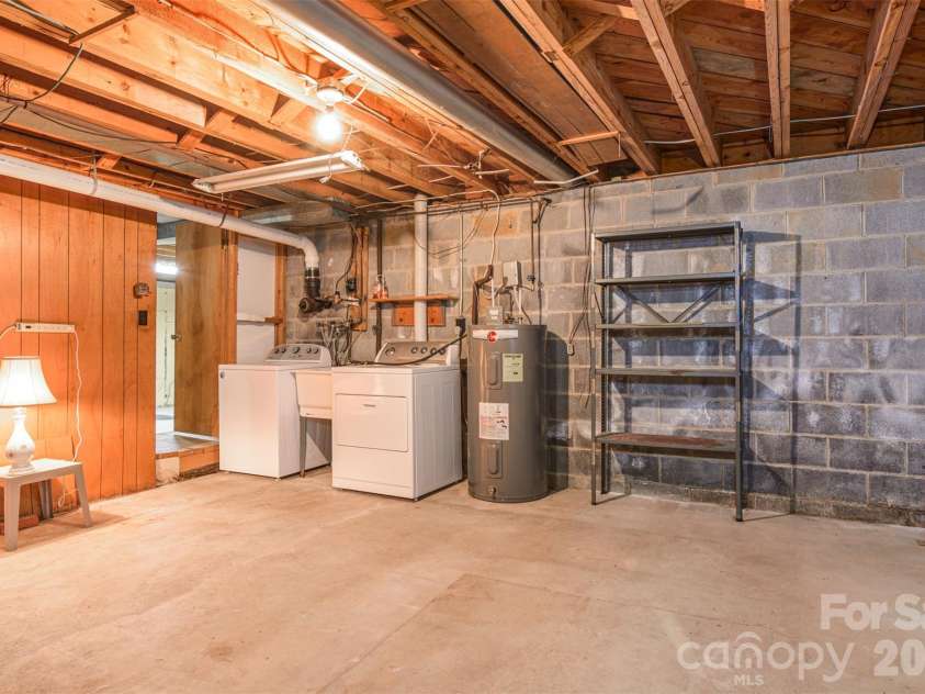 261 Cedar Lane, Arden, NC 28704.  MLS# CAR4366543, YatesRealty ID 12781. Laundry with utility sink