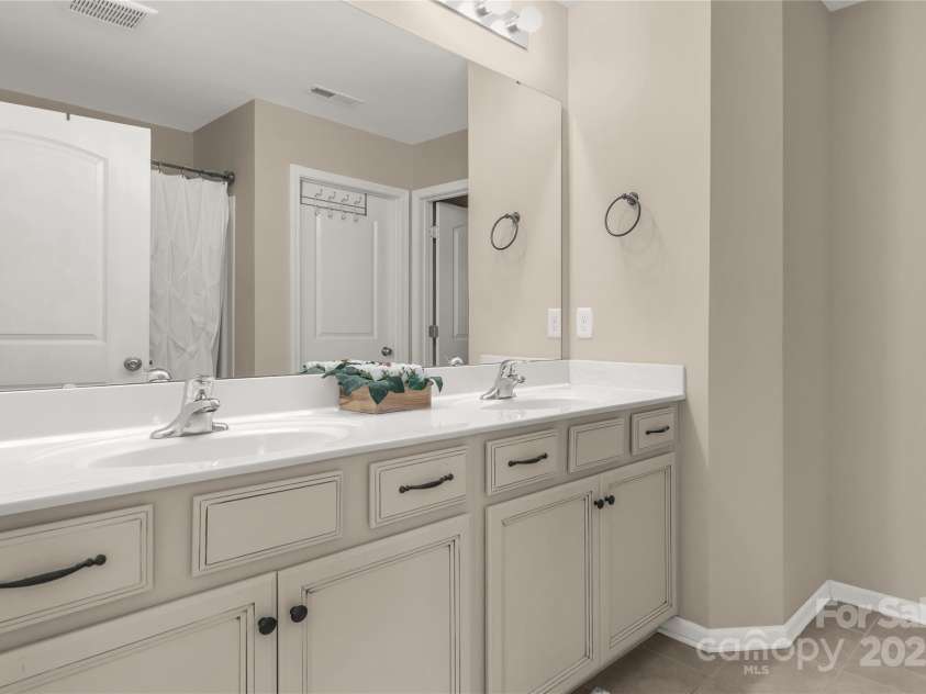 1519 Arcadia Bluff Drive, York, SC 29745.  MLS# CAR4237342, YatesRealty ID 12782. 