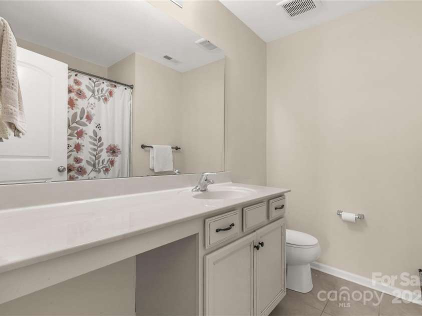 1519 Arcadia Bluff Drive, York, SC 29745.  MLS# CAR4237342, YatesRealty ID 12782. Full bathroom upstairs.