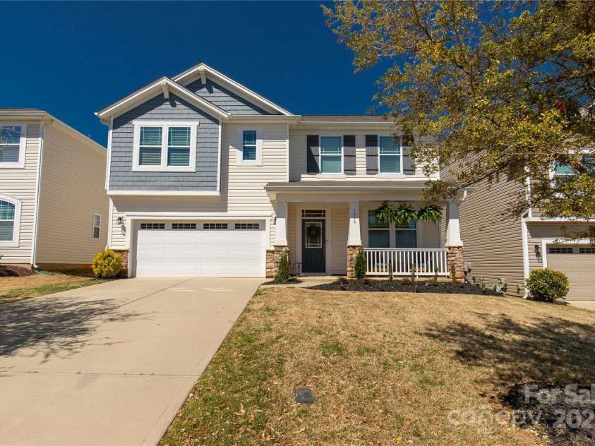 1519 Arcadia Bluff Drive, York, SC 29745.  MLS# CAR4237342, YatesRealty ID 12782. Large lot near the cul de sac.