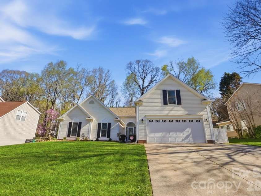 8540 Piccone Brook Lane, Charlotte, NC 28216.  MLS# CAR4358992, YatesRealty ID 12782. 