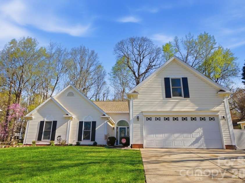 8540 Piccone Brook Lane, Charlotte, NC 28216.  MLS# CAR4358992, YatesRealty ID 12782. 