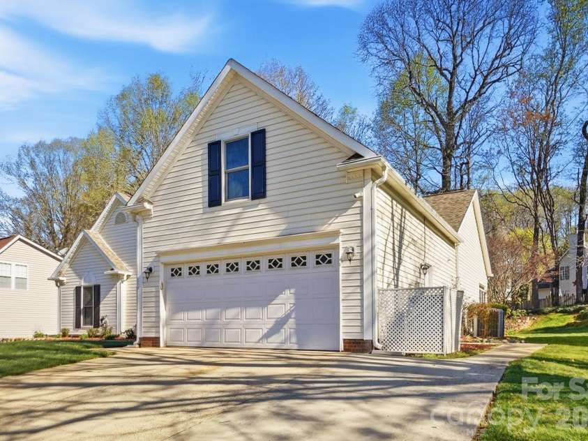 8540 Piccone Brook Lane, Charlotte, NC 28216.  MLS# CAR4358992, YatesRealty ID 12782. 
