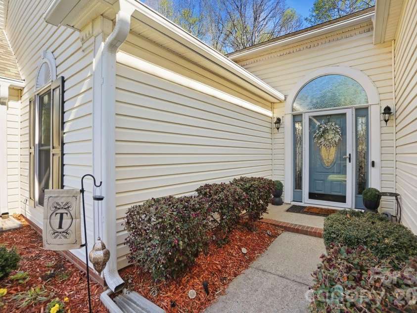 8540 Piccone Brook Lane, Charlotte, NC 28216.  MLS# CAR4358992, YatesRealty ID 12782. 