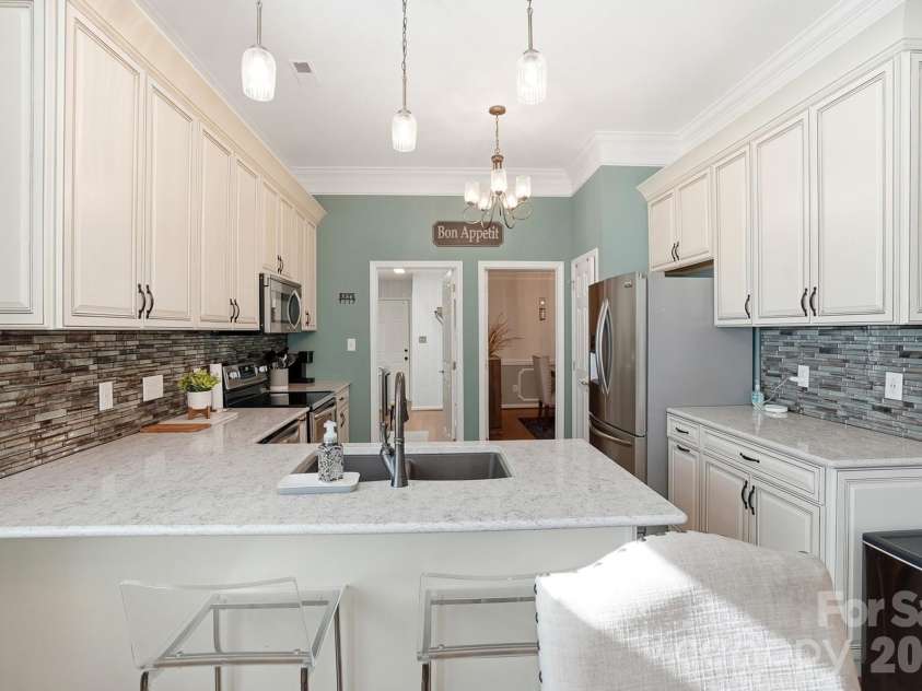 8540 Piccone Brook Lane, Charlotte, NC 28216.  MLS# CAR4358992, YatesRealty ID 12782. 