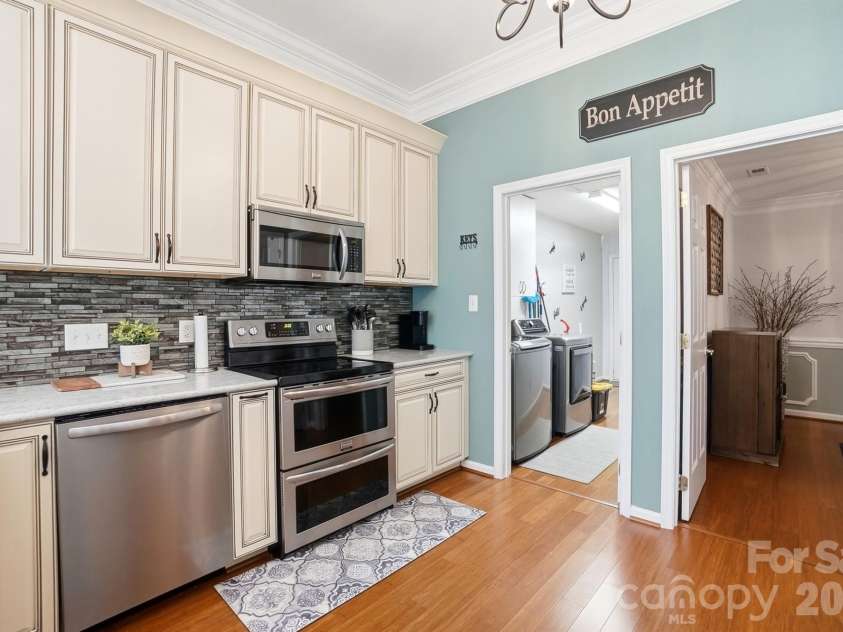 8540 Piccone Brook Lane, Charlotte, NC 28216.  MLS# CAR4358992, YatesRealty ID 12782. 