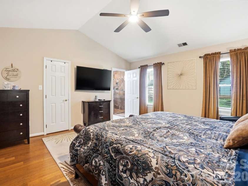 8540 Piccone Brook Lane, Charlotte, NC 28216.  MLS# CAR4358992, YatesRealty ID 12782. 