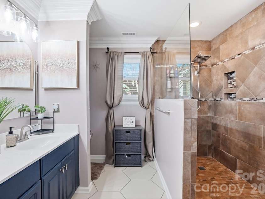 8540 Piccone Brook Lane, Charlotte, NC 28216.  MLS# CAR4358992, YatesRealty ID 12782. 