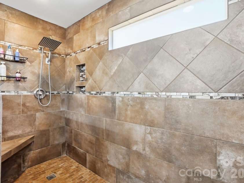8540 Piccone Brook Lane, Charlotte, NC 28216.  MLS# CAR4358992, YatesRealty ID 12782. 