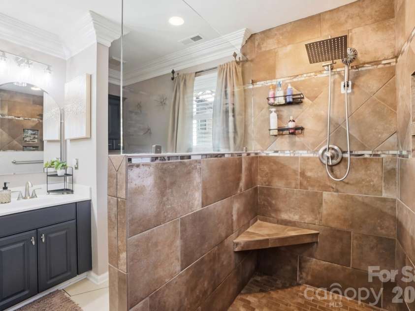 8540 Piccone Brook Lane, Charlotte, NC 28216.  MLS# CAR4358992, YatesRealty ID 12782. 