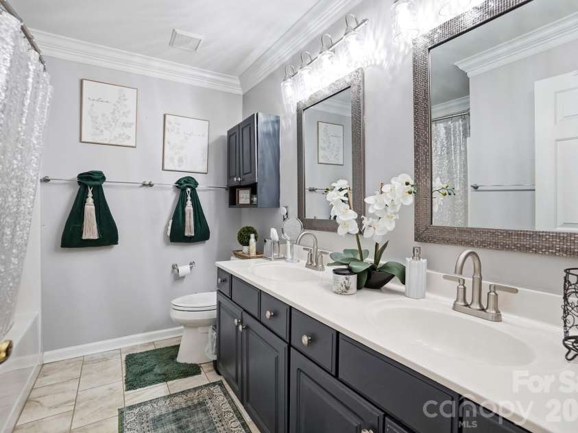 8540 Piccone Brook Lane, Charlotte, NC 28216.  MLS# CAR4358992, YatesRealty ID 12782. 