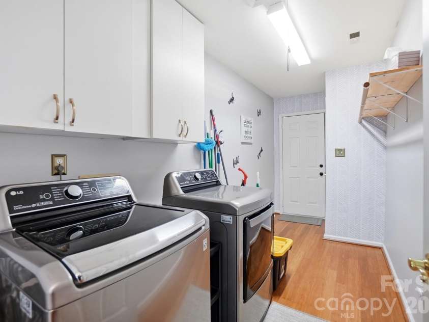 8540 Piccone Brook Lane, Charlotte, NC 28216.  MLS# CAR4358992, YatesRealty ID 12782. 
