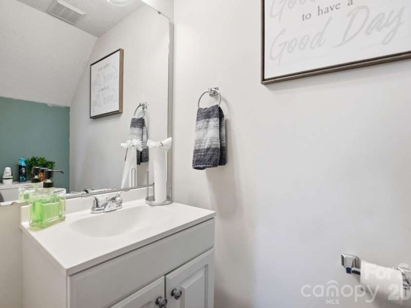 8540 Piccone Brook Lane, Charlotte, NC 28216.  MLS# CAR4358992, YatesRealty ID 12782. 