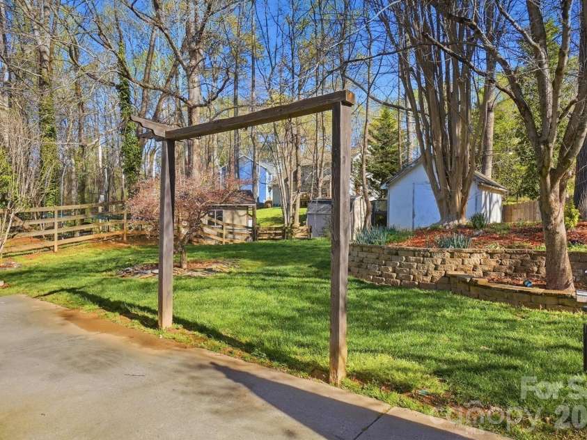 8540 Piccone Brook Lane, Charlotte, NC 28216.  MLS# CAR4358992, YatesRealty ID 12782. 