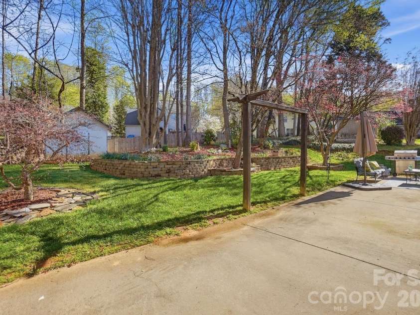 8540 Piccone Brook Lane, Charlotte, NC 28216.  MLS# CAR4358992, YatesRealty ID 12782. 