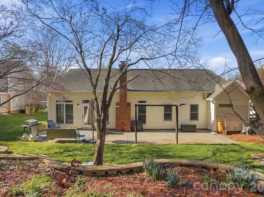 8540 Piccone Brook Lane, Charlotte, NC 28216.  MLS# CAR4358992, YatesRealty ID 12782. 